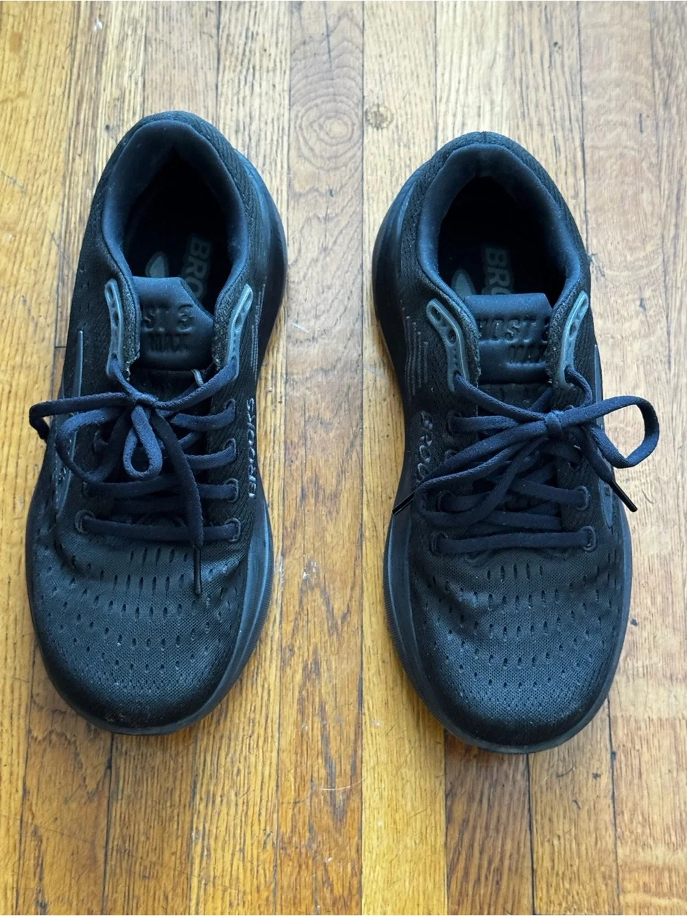 Brooks Max Womens All-Black Running Sneakers